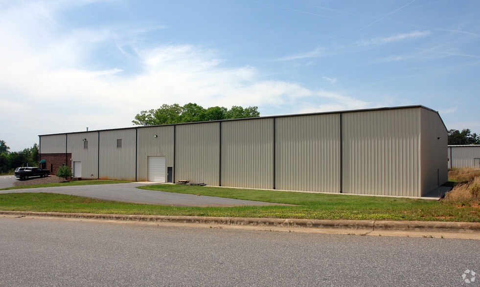 More Photos Of 645 11th Ave Blvd SE, Hickory Warehouse For Lease