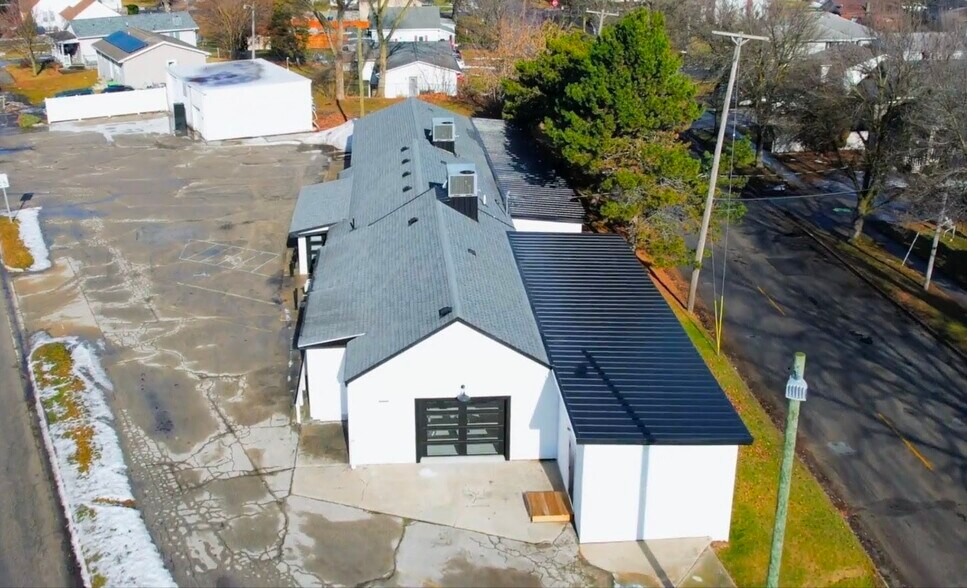 More Photos Of 102 Ausable State Rd, Bay City Freestanding For Sale