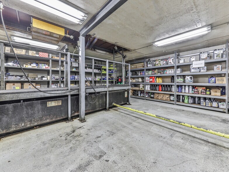 More Photos Of 4435 State Bridge Way, Alpharetta Auto Repair For Sale