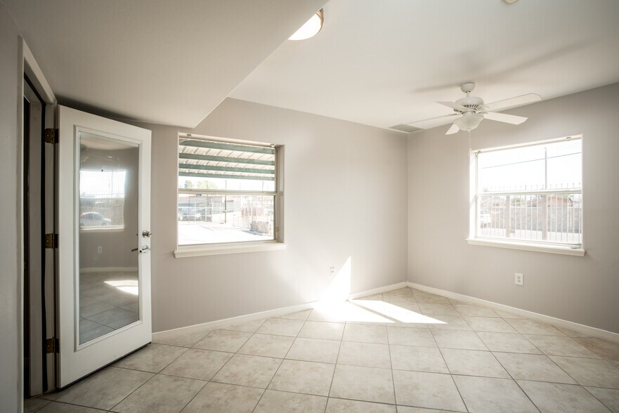 More Photos Of 8139 Beatrix Ln, El Paso Warehouse For Lease