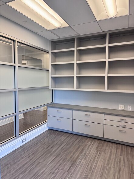 More Photos Of 1110 Pine Ridge Rd, Naples Office For Sale