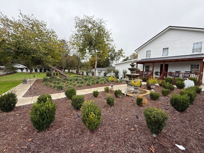 More Photos Of 102 Live Oak St, Tabor City Restaurant For Sale