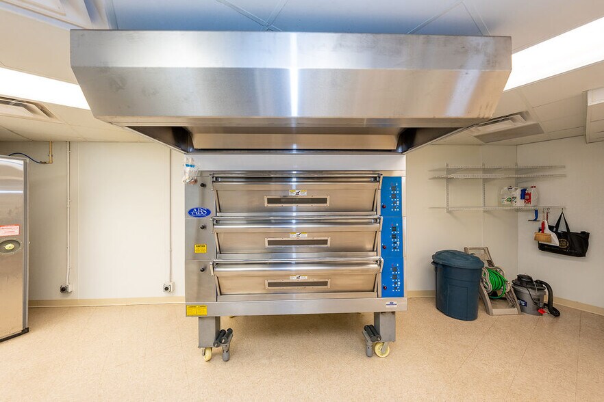 More Photos Of 101 Elm Ave, Louisa General Retail For Lease