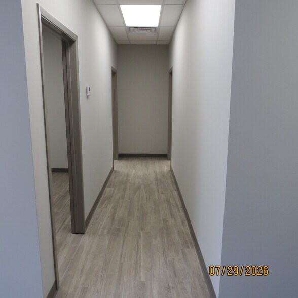 More Photos Of 5710 Clarewood Dr, Houston Warehouse For Lease