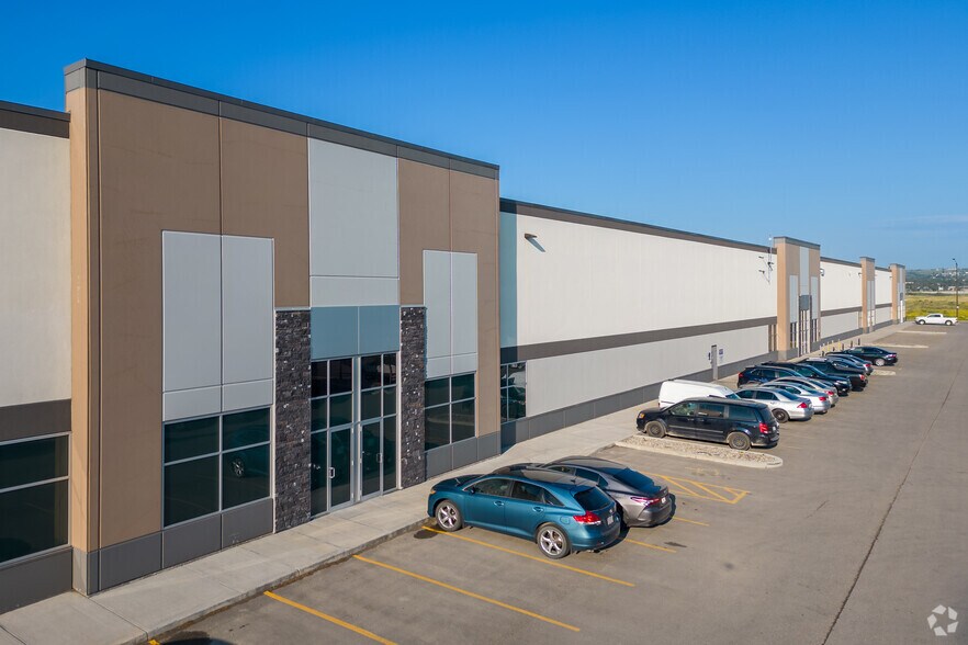 More Photos Of 566 Aero Dr NE, Calgary Industrial For Sale