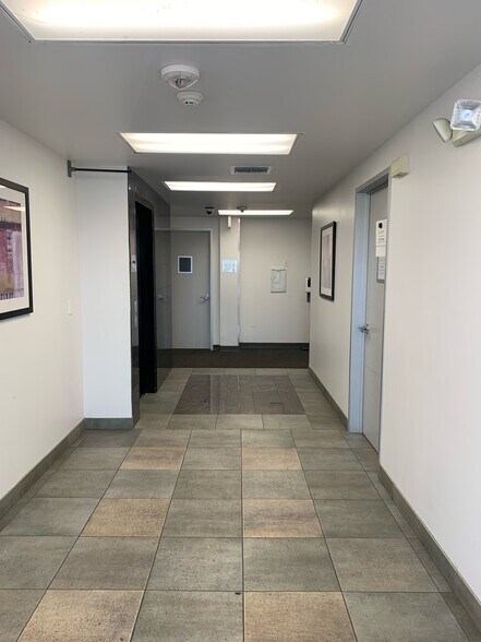 More Photos Of 706 W Ben White Blvd, Austin Office For Lease