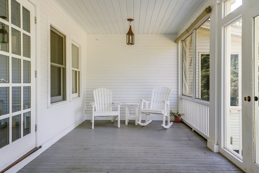 More Photos Of 3 Elm Hill Rd, Peterborough Freestanding For Sale