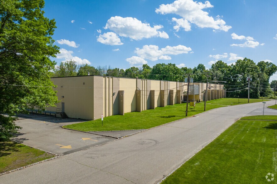 More Photos Of 5 Dwight Pl, Fairfield Warehouse For Lease