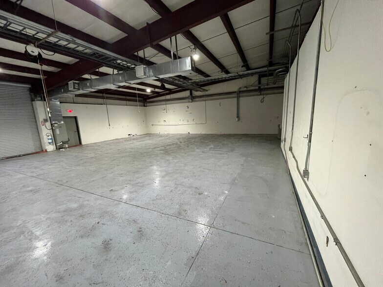 More Photos Of 1908-1910 NW 67th Pl, Gainesville Light Manufacturing For Sale