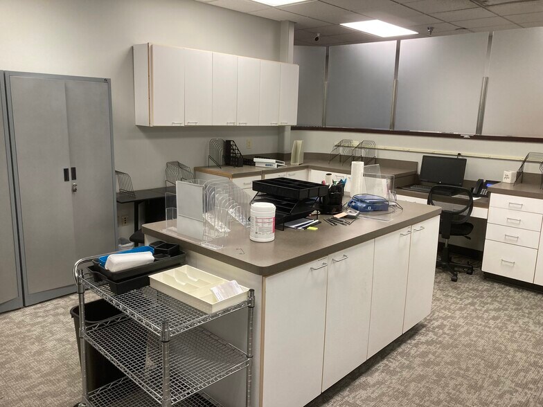 More Photos Of 3510 Clinton Pl, Lawrence Medical For Lease