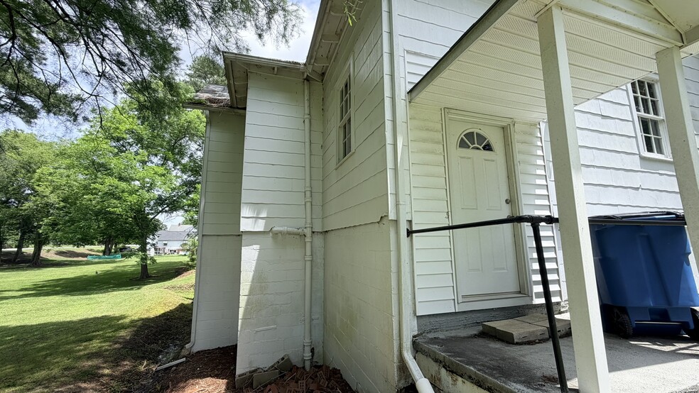 More Photos Of 206 Buncombe St, Roper Religious Facility For Sale