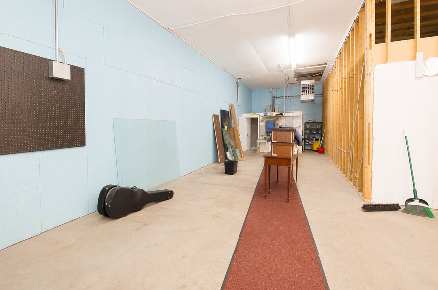 More Photos Of 309 Prendergast Ave, Jamestown Flex For Sale