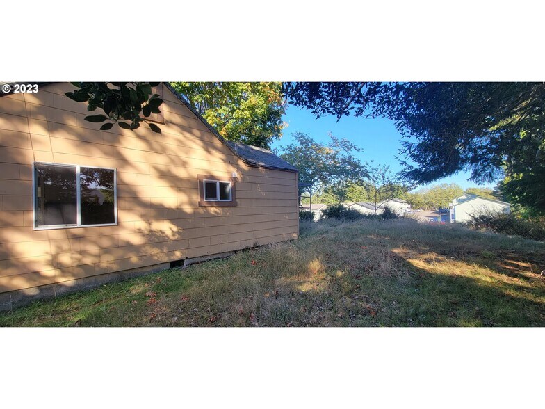 More Photos Of 1515 Newmark Ave, Coos Bay Auto Dealership For Sale