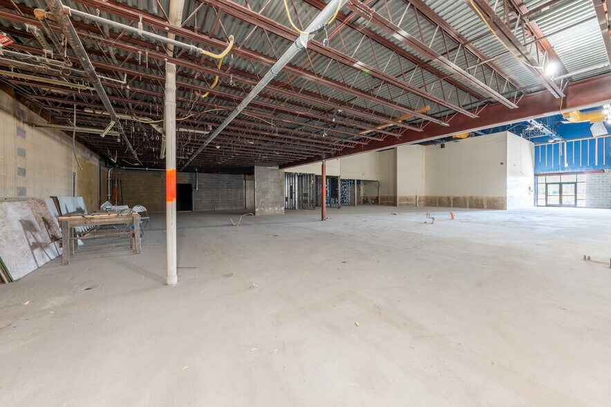 More Photos Of 50 Middletown Loop, White Hall Storefront Retail Office For Lease