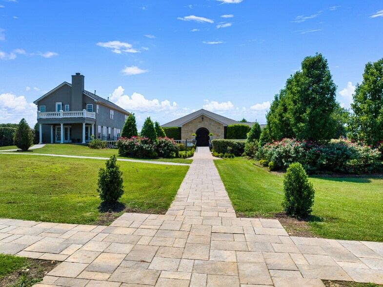 More Photos Of 1470 S Cranes Mill Rd, New Braunfels Lodge Meeting Hall For Sale