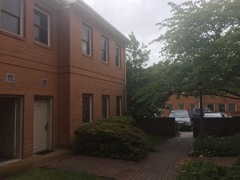 More Photos Of 1035 Sterling Rd, Herndon Office For Lease