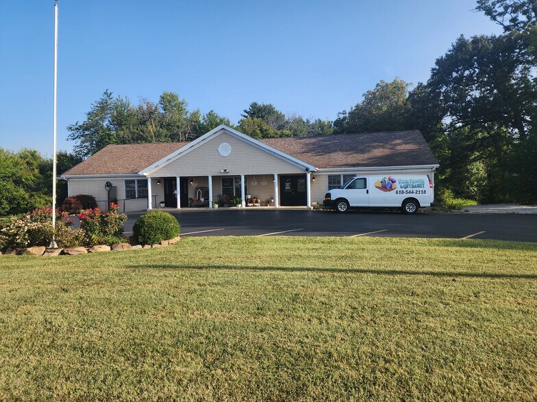 More Photos Of 1500 E Main St, Robinson Storefront For Sale