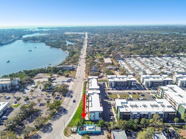 More Photos Of 3007 6th St S, Saint Petersburg Bar For Sale