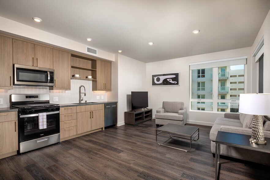 More Photos Of 1340 S Hill St, Los Angeles Apartments For Lease