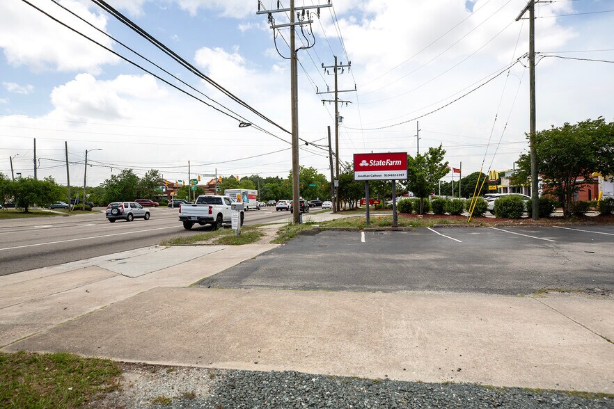 More Photos Of 511 Shipyard Blvd, Wilmington Office For Sale