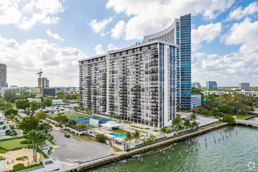 More Photos Of 600 NE 36th St, Miami Apartments For Lease