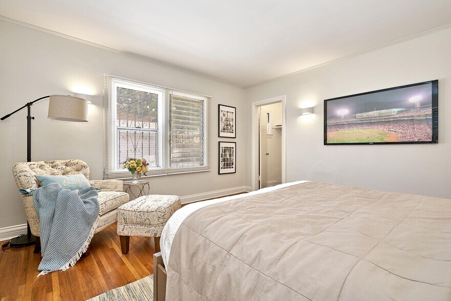 More Photos Of 6669 De Longpre Ave, Los Angeles Apartments For Sale