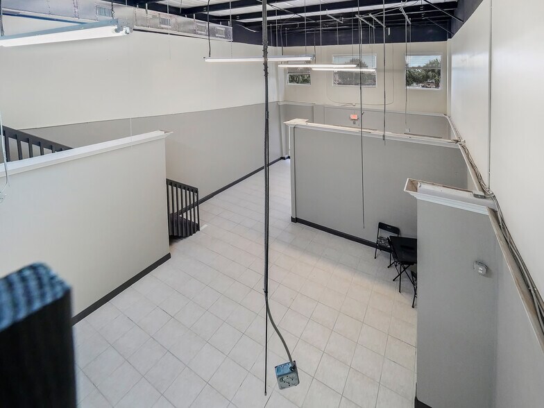 More Photos Of 5567 Taylor Rd, Naples Warehouse For Lease