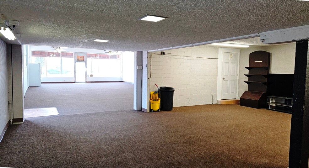 More Photos Of 4609 S 6th St, Klamath Falls Storefront For Sale