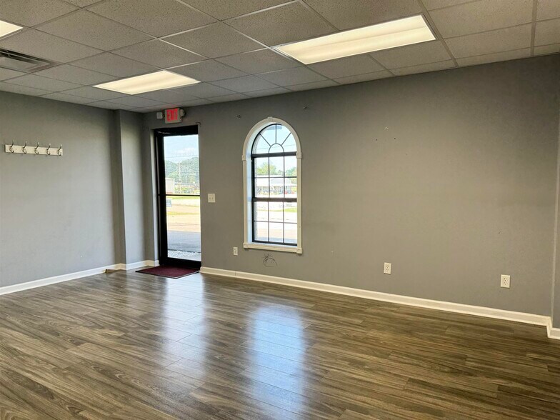 More Photos Of 78 Commerce Way, Killen Medical For Sale