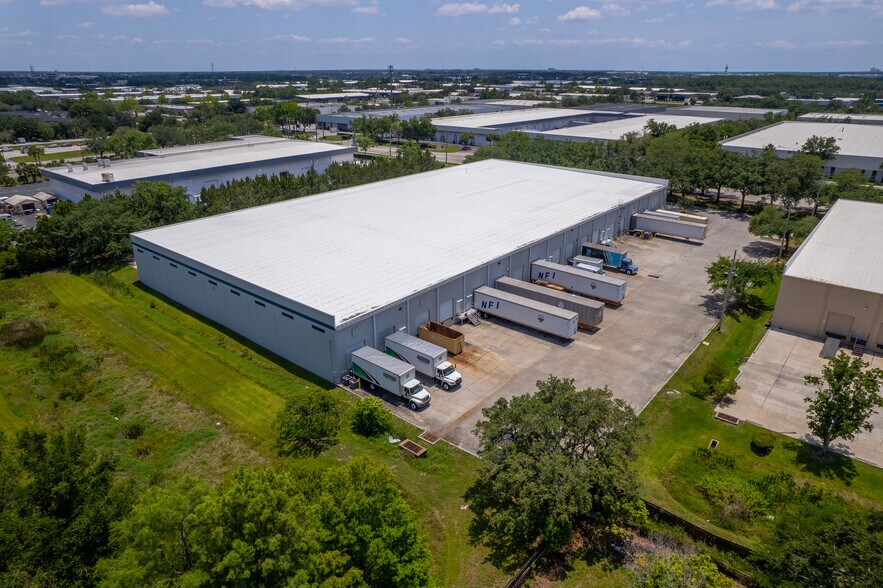 More Photos Of 4605 L B McLeod Rd, Orlando Warehouse For Lease