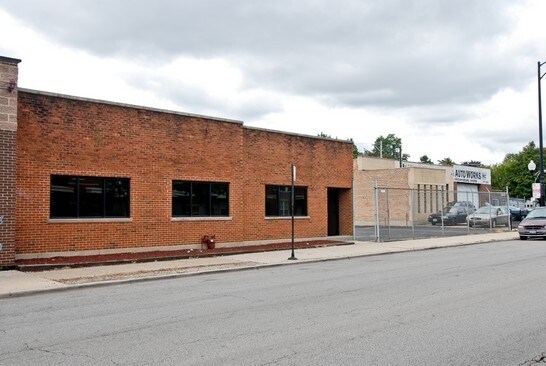 More Photos Of 4507-4511 W Belmont Ave, Chicago Distribution For Sale