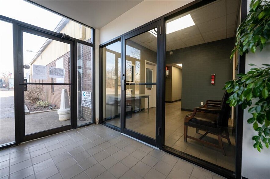 More Photos Of 320 4th St, Blawnox Manufacturing For Sale