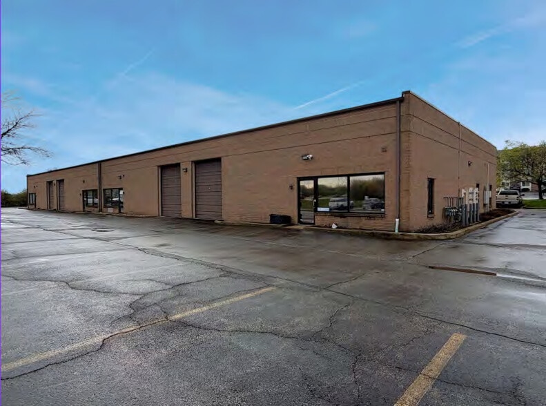 Primary Photo Of 1002-1016 Bonaventure Rd, Elk Grove Village Warehouse For Lease