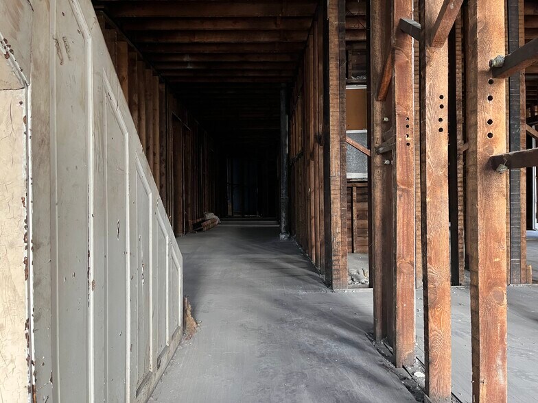 More Photos Of 901 Madison Ave, Toledo Storefront Retail Residential For Lease