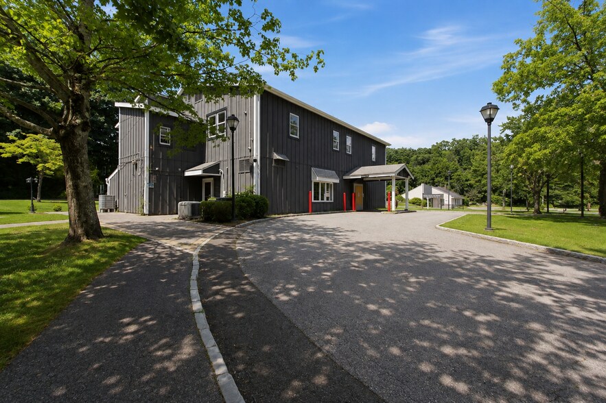 More Photos Of 56 Westchester Ave, Pound Ridge Freestanding For Lease