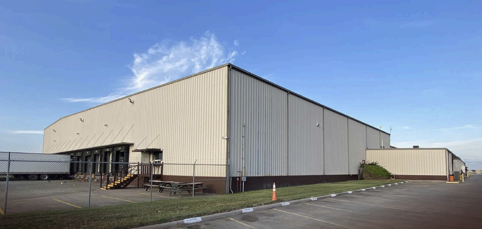 Primary Photo Of 1701 Haggar St, Weslaco Warehouse For Sale