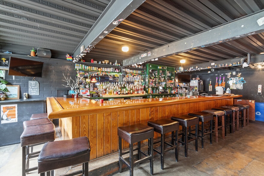 More Photos Of 710 W Johnson St, Raleigh Bar For Sale