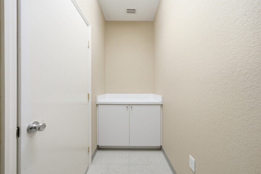 More Photos Of 401 W Interlake Blvd, Lake Placid Office For Sale
