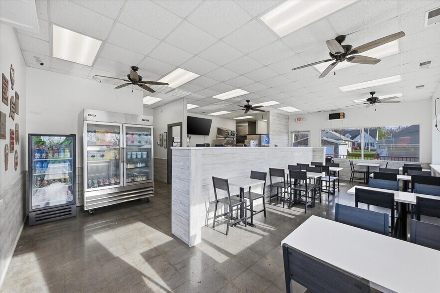 More Photos Of 309 US-6 Hwy, Oakland Fast Food For Sale