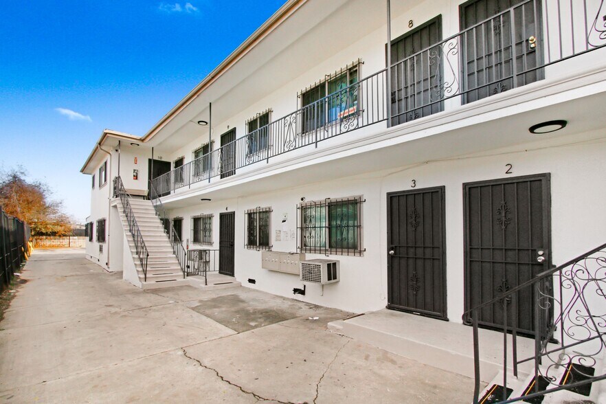 More Photos Of 811 W 97th St, Los Angeles Apartments For Sale