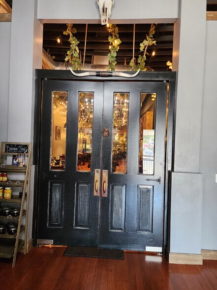 More Photos Of 142-144 N K St, Tulare Restaurant For Sale