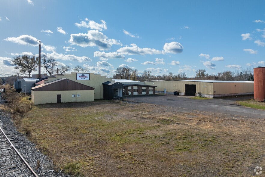 More Photos Of 236 S 2nd St, Butternut Distribution For Lease