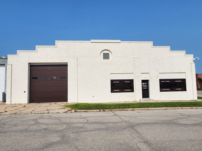 Primary Photo Of 702 S Delaware Ave, Mason City Light Manufacturing For Lease