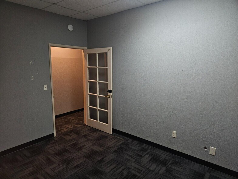 More Photos Of 16027-16029 SE McLoughlin blvd, Milwaukie Freestanding For Lease