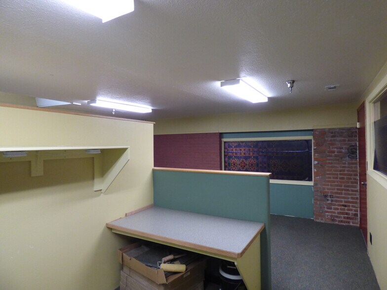 More Photos Of 409-427 N Railroad Ave, Loveland Restaurant For Lease