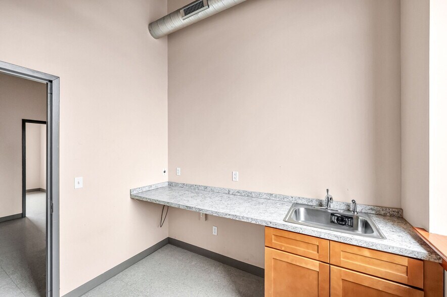 More Photos Of 306 Race St, Holyoke Medical For Lease
