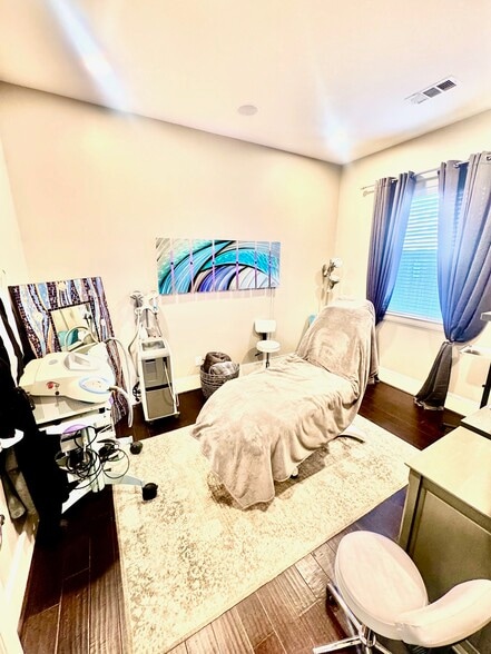 More Photos Of 919 W Gray St, Houston Office For Lease