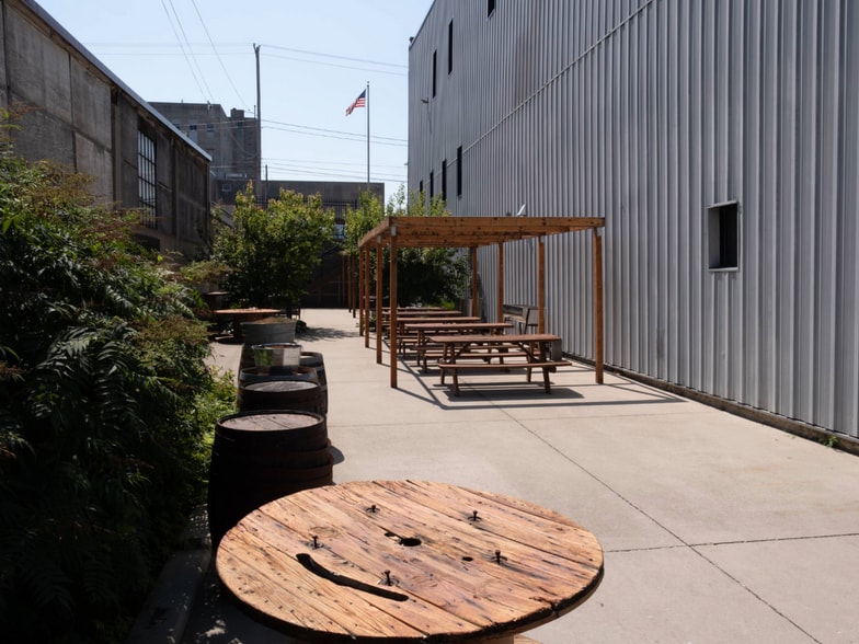 More Photos Of 794 Pine St, Muskegon General Retail For Sale