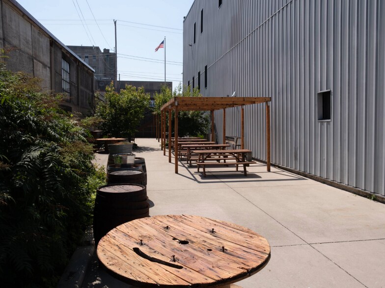 More Photos Of 794 Pine St, Muskegon General Retail For Lease