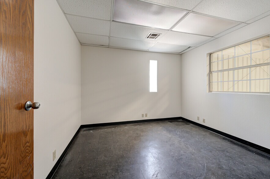 More Photos Of 412 Glade Ave, Oklahoma City Manufacturing For Lease